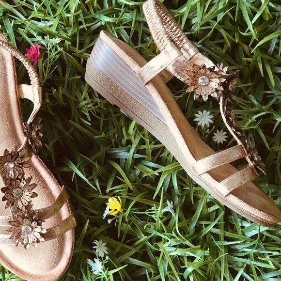 Italina FLORAL Champagne Mini Wedge Sandal - Picture 3 of 8